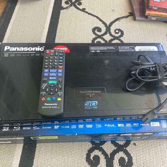 Panasonic Blu-Ray Player with touch screen - Picture 3 of 3